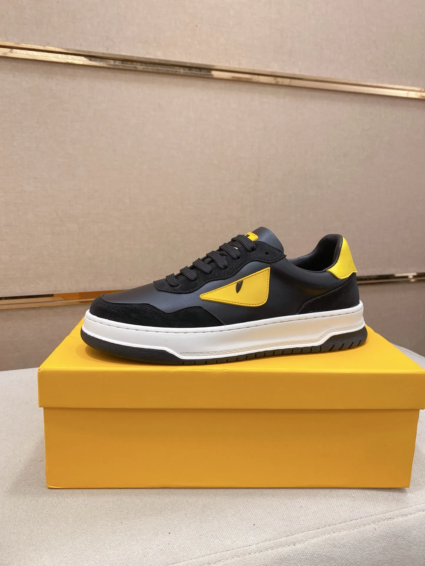 Factory price 380💰 (fendi) New style 👊🏻 upper 🇮🇹 imported cowhide fabric 🇩🇪 lining imported sheepskin lining. The original outsole is molded to highlight the identity of every man, and the upper foot is elegant and stable🚶🏻🚶🏻The high-end custom counters reproduce the original version📯No matter the wind or rain, the shoe last remains unchanged and can withstand the verification of time🔍️,🔵 Size: 38-44